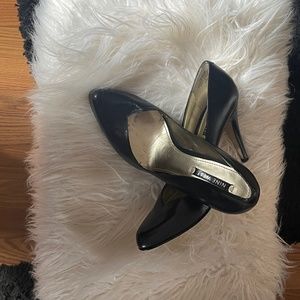 Nine West black pumps